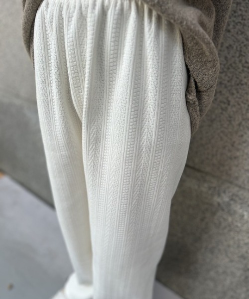 ipugo(イプゴ)の「ipugo/イプゴ ケーブル柄裏起毛ワイルドパンツ(スウェットパンツ・レディース・ブラック/アイボリー・FREE)」の11枚目の写真