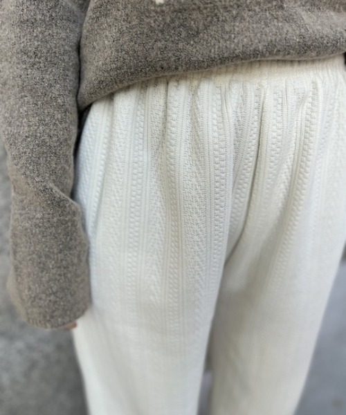 ipugo(イプゴ)の「ipugo/イプゴ ケーブル柄裏起毛ワイルドパンツ(スウェットパンツ・レディース・ブラック/アイボリー・FREE)」の12枚目の写真