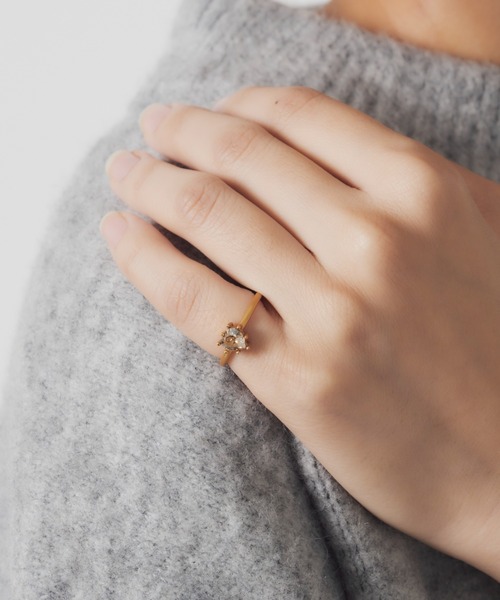 whim(ウィム)の「Tiny Heart Stone Pinkie Ring(リング・レディース・ゴールド/シルバー・#5/#3)」の1枚目の写真