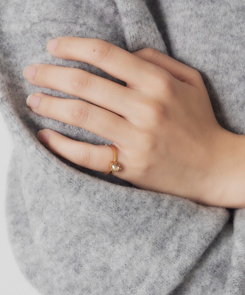 whim(ウィム)の「Tiny Heart Stone Pinkie Ring(リング・レディース・ゴールド/シルバー・#5/#3)」の3枚目の写真