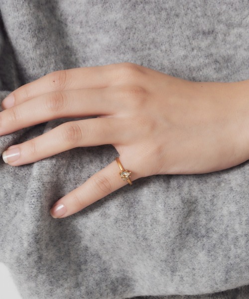 whim(ウィム)の「Tiny Heart Stone Pinkie Ring(リング・レディース・ゴールド/シルバー・#5/#3)」の4枚目の写真