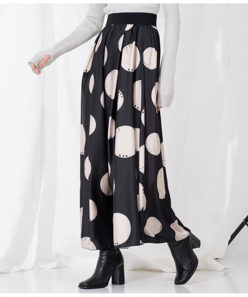 Settimissimo（セッティミッシモ）の「ITALYドットプリント サテン フレアロングスカート（スカート・レディース・ブラック・FREE）」の4枚目の写真