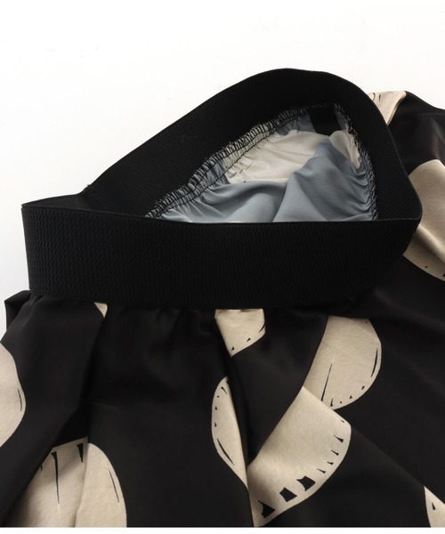 Settimissimo（セッティミッシモ）の「ITALYドットプリント サテン フレアロングスカート（スカート・レディース・ブラック・FREE）」の13枚目の写真