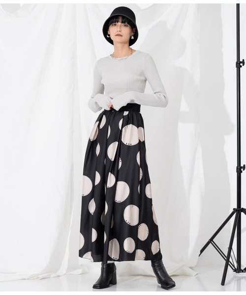 Settimissimo（セッティミッシモ）の「ITALYドットプリント サテン フレアロングスカート（スカート・レディース・ブラック・FREE）」の6枚目の写真