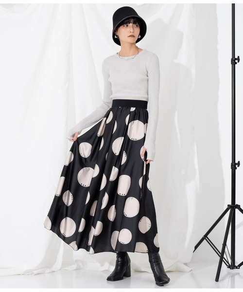 Settimissimo（セッティミッシモ）の「ITALYドットプリント サテン フレアロングスカート（スカート・レディース・ブラック・FREE）」の8枚目の写真