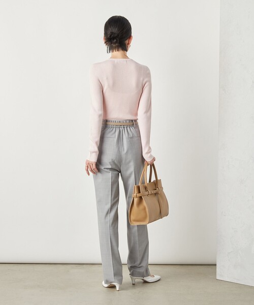 NOLLEY’S Sophi（ノーリーズソフィ）の「《手洗い可能》18Gホールガーメントガーゼ風リブクルーネックプルオーバーニット（ニット/セーター・レディース・ベビーピンク/チャコールグレー/クリーム・38）」の12枚目の写真