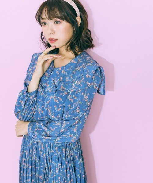 marun(マルン)の「<大きいサイズ> フラワープリントビッグカラーワンピース marun(ワンピース・レディース・アイボリー/ネイビー・L/LL/3L/4L/5L)」の2枚目の写真