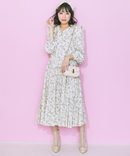 marun(マルン)の「<大きいサイズ> フラワープリントビッグカラーワンピース marun(ワンピース・レディース・アイボリー/ネイビー・L/LL/3L/4L/5L)」の5枚目の写真