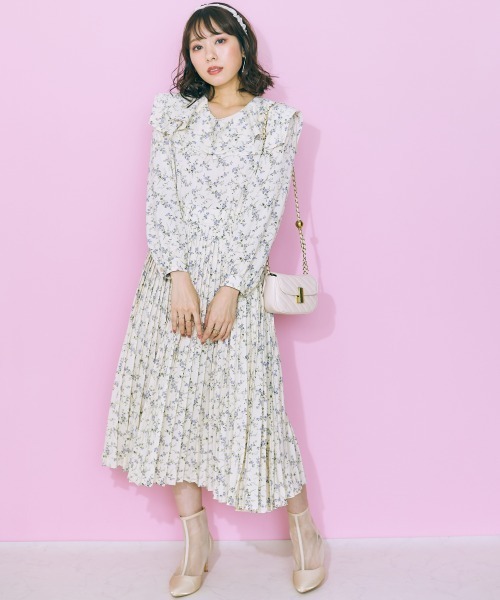 marun(マルン)の「<大きいサイズ> フラワープリントビッグカラーワンピース marun(ワンピース・レディース・アイボリー/ネイビー・L/LL/3L/4L/5L)」の7枚目の写真