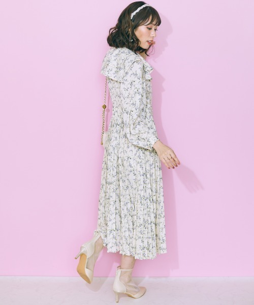 marun(マルン)の「<大きいサイズ> フラワープリントビッグカラーワンピース marun(ワンピース・レディース・アイボリー/ネイビー・L/LL/3L/4L/5L)」の10枚目の写真