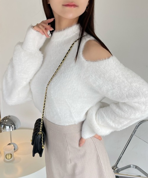Ada.(エイダ)の「オープン ショルダー フェザー ニット(ニット/セーター・レディース・ブラック/アイボリー/ピンク/ダークブルー/グレイッシュベージュ・FREE)」の8枚目の写真