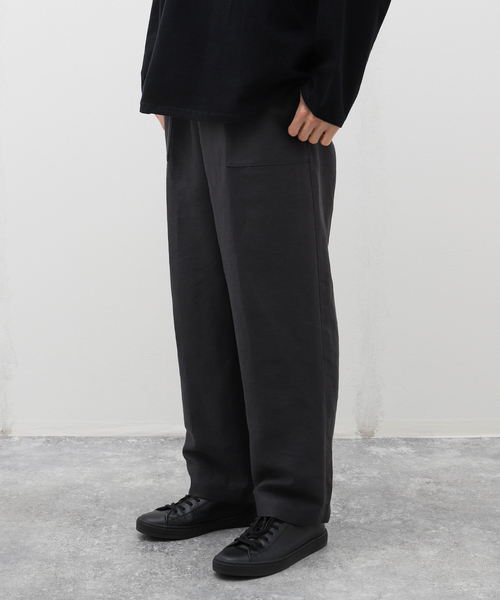 ATON(エイトン)の「【ATON / エイトン】COTTON HEMP SATIN BAKER PANTS(スラックス・メンズ・チャコールグレー・2/4/6)」の1枚目の写真
