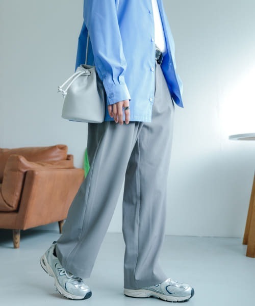 SENSE OF PLACE by URBAN RESEARCH（センスオブプレイスバイアーバンリサーチ）の「『イージーケア/セットアップ対応』ダブルタックワイドスラックス（スラックス・メンズ・ブラック/ライトベージュ/ブルー/グレー/ベージュ/チャコールグレー・SMALL/MEDIUM/LARGE）」の3枚目の写真