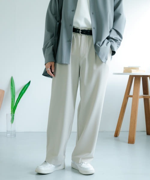 SENSE OF PLACE by URBAN RESEARCH（センスオブプレイスバイアーバンリサーチ）の「『イージーケア/セットアップ対応』ダブルタックワイドスラックス（スラックス・メンズ・ブラック/ライトベージュ/ブルー/グレー/ベージュ/チャコールグレー・SMALL/MEDIUM/LARGE）」の5枚目の写真