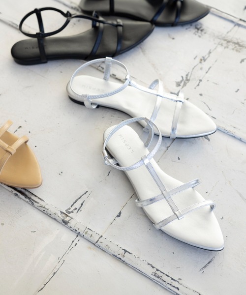 LEPSIM(レプシィム)の「アンクルゴムストラップサンダル 106987(サンダル・レディース・ブラック/シルバー/ベージュ・LARGE/MEDIUM)」の4枚目の写真