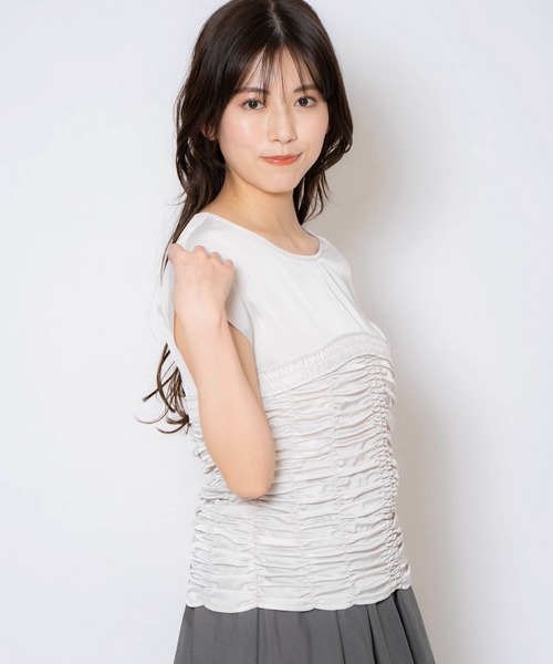 NOELA（ノエラ）の「シャーリングビスチェ切替ブラウス（シャツ/ブラウス・レディース・ベージュ/チャコールグレー/ブルー・フリー）」の9枚目の写真