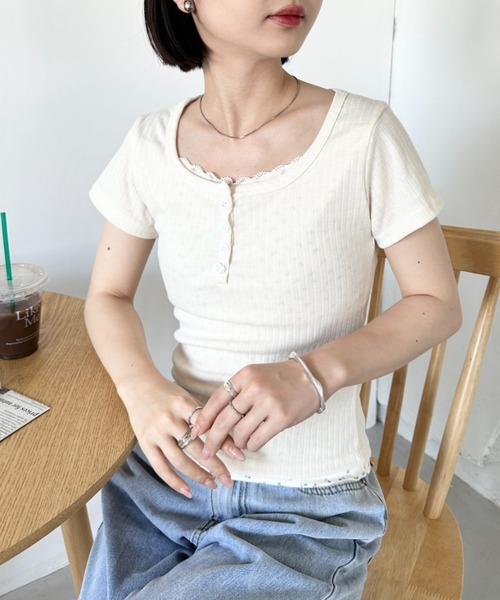 CLEA(クレア)の「フラワー柄レイヤードコンパクト半袖トップス(Tシャツ/カットソー・レディース・アイボリー・M)」の4枚目の写真