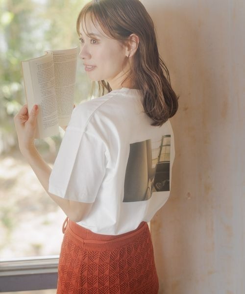 mysty woman（ミスティウーマン）の「【花盛友里さんコラボ】コラボアートフォトTシャツ 121442（Tシャツ/カットソー・レディース・ホワイト系その他3/ホワイト系その他2/ホワイト系その他/チャコールグレー・FREE）」の12枚目の写真