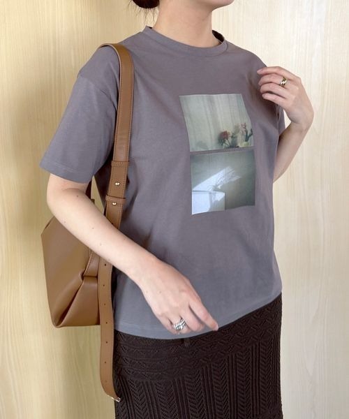 mysty woman（ミスティウーマン）の「【花盛友里さんコラボ】コラボアートフォトTシャツ 121442（Tシャツ/カットソー・レディース・ホワイト系その他3/ホワイト系その他2/ホワイト系その他/チャコールグレー・FREE）」の22枚目の写真