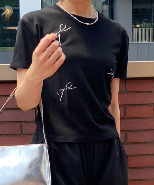 mebole（メボレ）の「シンプルリボンデザインTシャツ（Tシャツ/カットソー・レディース・グレー/ブラック/ホワイト・FREE）」の5枚目の写真