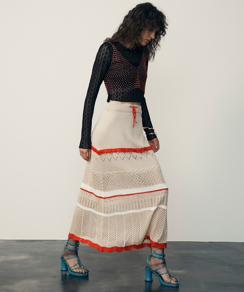 uyu.(ウユ)の「ショート丈花柄シアートップス(Tシャツ/カットソー・レディース・ホワイト/ブラック・FREE)」の10枚目の写真