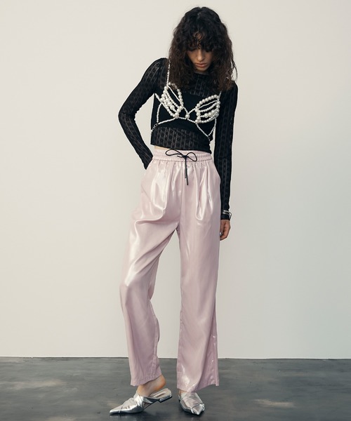 uyu.(ウユ)の「ショート丈花柄シアートップス(Tシャツ/カットソー・レディース・ホワイト/ブラック・FREE)」の11枚目の写真