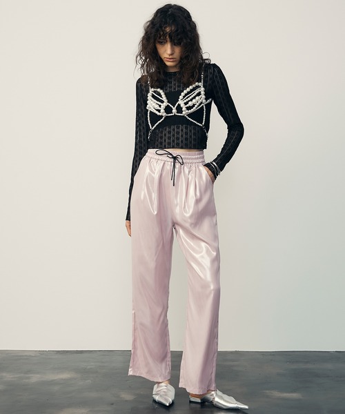 uyu.(ウユ)の「ショート丈花柄シアートップス(Tシャツ/カットソー・レディース・ホワイト/ブラック・FREE)」の12枚目の写真