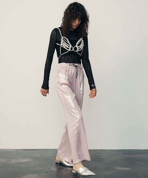 uyu.(ウユ)の「ショート丈花柄シアートップス(Tシャツ/カットソー・レディース・ホワイト/ブラック・FREE)」の14枚目の写真