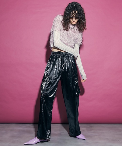 uyu.(ウユ)の「ショート丈花柄シアートップス(Tシャツ/カットソー・レディース・ホワイト/ブラック・FREE)」の15枚目の写真