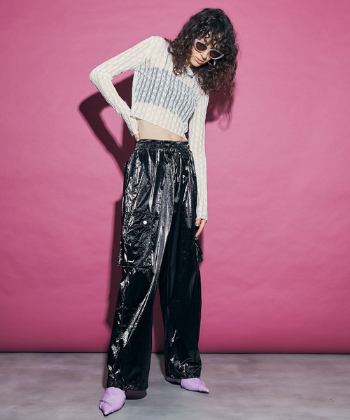 uyu.(ウユ)の「ショート丈花柄シアートップス(Tシャツ/カットソー・レディース・ホワイト/ブラック・FREE)」の18枚目の写真