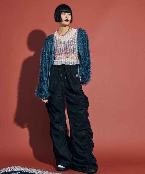 uyu.(ウユ)の「ショート丈花柄シアートップス(Tシャツ/カットソー・レディース・ホワイト/ブラック・FREE)」の19枚目の写真