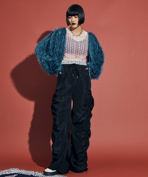 uyu.(ウユ)の「ショート丈花柄シアートップス(Tシャツ/カットソー・レディース・ホワイト/ブラック・FREE)」の20枚目の写真