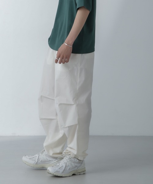 NANO universe（ナノユニバース）の「ライトウェイトイージーパンツ（その他パンツ・メンズ・カーキ/ホワイト/チャコール/ネイビー・S/M/L/XL）」の7枚目の写真
