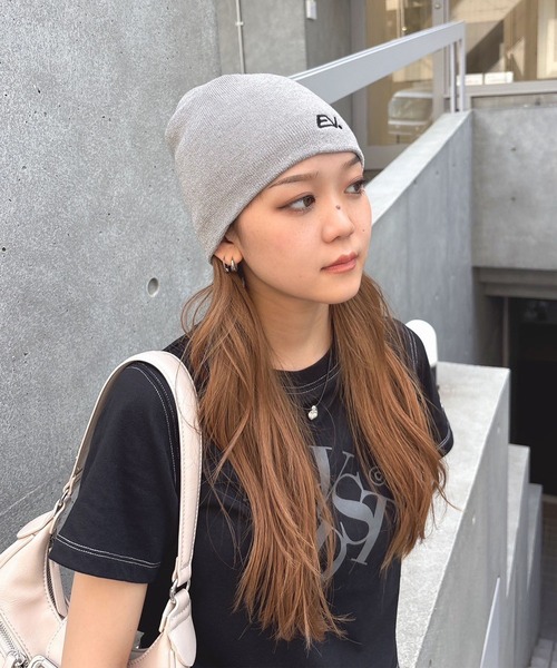 ENVYM（アンビー）の「【wondervisitor×ENVYM】EVロゴビーニー（ニットキャップ/ビーニー・レディース・ブラック/グレー・FREE）」の17枚目の写真