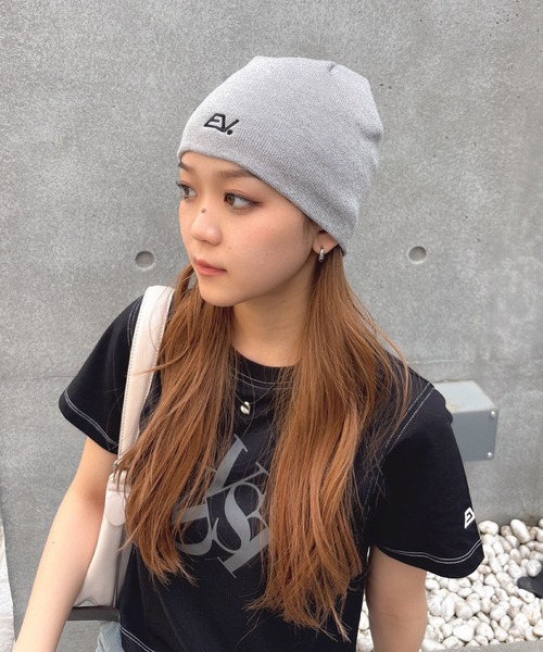 ENVYM（アンビー）の「【wondervisitor×ENVYM】EVロゴビーニー（ニットキャップ/ビーニー・レディース・ブラック/グレー・FREE）」の16枚目の写真