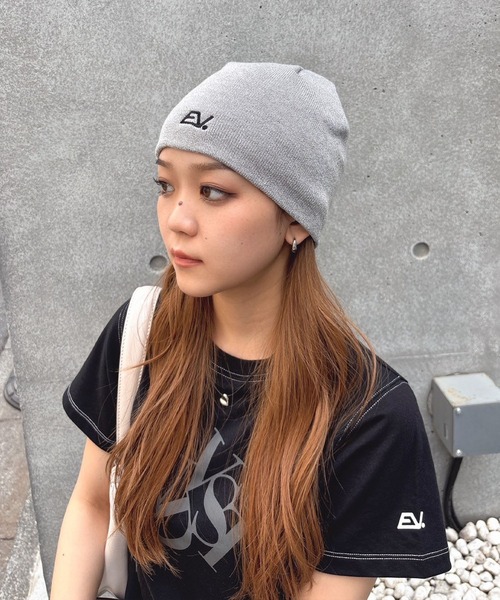 ENVYM（アンビー）の「【wondervisitor×ENVYM】EVロゴビーニー（ニットキャップ/ビーニー・レディース・ブラック/グレー・FREE）」の15枚目の写真