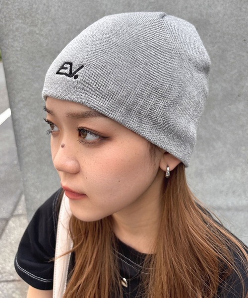ENVYM（アンビー）の「【wondervisitor×ENVYM】EVロゴビーニー（ニットキャップ/ビーニー・レディース・ブラック/グレー・FREE）」の14枚目の写真