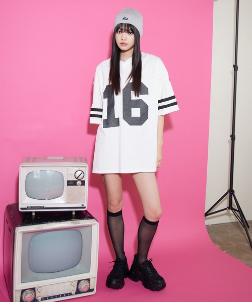 ENVYM（アンビー）の「【wondervisitor×ENVYM】EVロゴビーニー（ニットキャップ/ビーニー・レディース・ブラック/グレー・FREE）」の7枚目の写真