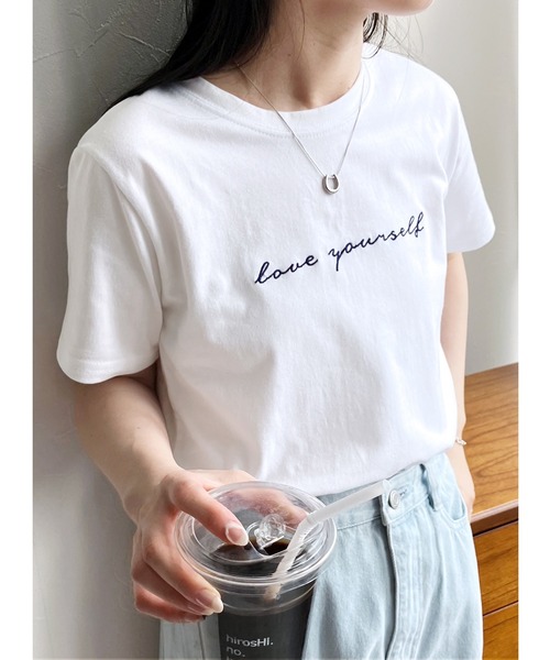 reca（レカ）の「【ロゴが選べる！】ロゴ刺繍Tシャツ（Tシャツ/カットソー・レディース・チャコールグレー/ホワイト/ホワイト系その他/ブルー系その他・FREE）」の2枚目の写真
