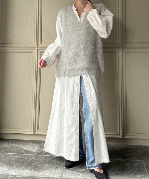 JUNOAH（ジュノア）の「フェザーVネックベスト（ベスト・レディース・ブラック/グレイッシュベージュ/アイボリー/杢グレー/チャコール・FREE）」の14枚目の写真