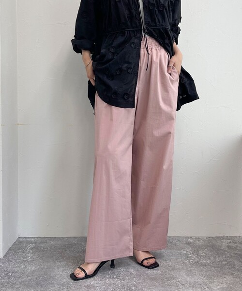 fredy emue（フレディエミュ）の「【新色登場】綿ナイロンストレッチセミワイドパンツ（その他パンツ・レディース・ベビーピンク/カーキ/ベージュ/ブラック・38/36）」の4枚目の写真