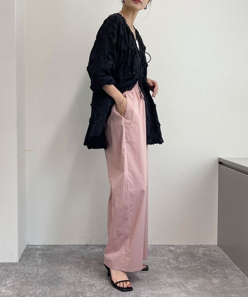 fredy emue（フレディエミュ）の「【新色登場】綿ナイロンストレッチセミワイドパンツ（その他パンツ・レディース・ベビーピンク/カーキ/ベージュ/ブラック・38/36）」の6枚目の写真