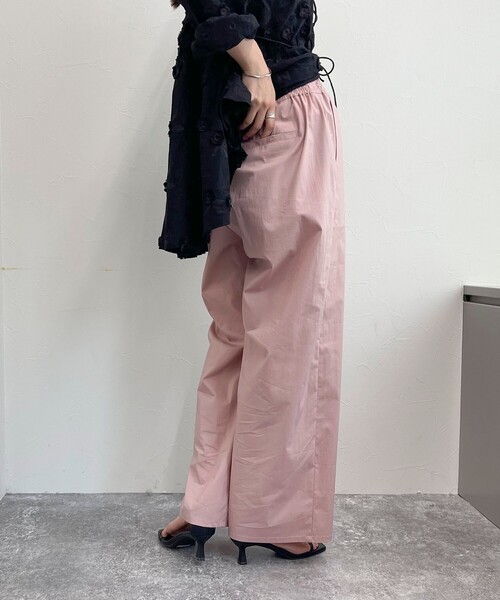 fredy emue（フレディエミュ）の「【新色登場】綿ナイロンストレッチセミワイドパンツ（その他パンツ・レディース・ベビーピンク/カーキ/ベージュ/ブラック・38/36）」の12枚目の写真
