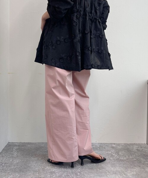 fredy emue（フレディエミュ）の「【新色登場】綿ナイロンストレッチセミワイドパンツ（その他パンツ・レディース・ベビーピンク/カーキ/ベージュ/ブラック・38/36）」の13枚目の写真