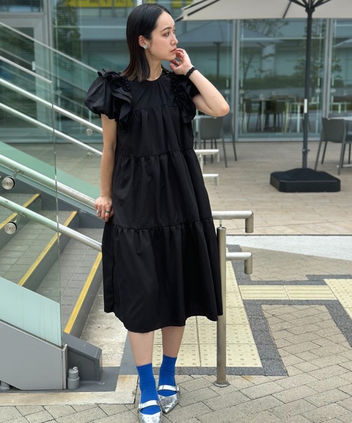 deux amour（ドゥーザムール）の「袖フリルティアードワンピース