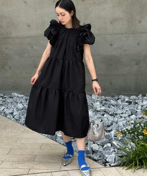 deux amour（ドゥーザムール）の「袖フリルティアードワンピース