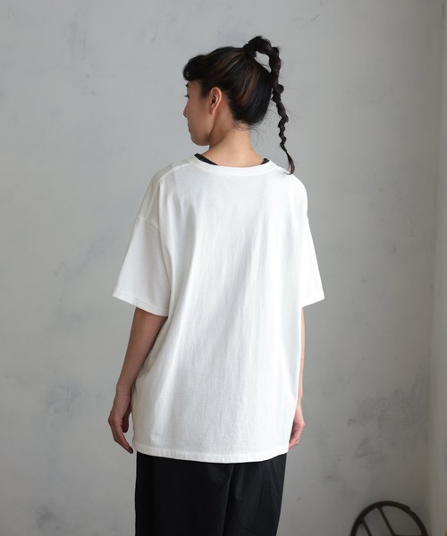 soulberry(ソウルベリー)の「さりげなく覗く、素敵なTシャツ。(Tシャツ/カットソー・レディース・オフホワイト・M/5L/4L/3L/LL/L)」の7枚目の写真