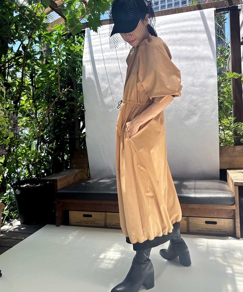 FLUMOR(フラマー)の「ラウンドシルエットボリュームドレス(ワンピース・レディース・キャメル/ブラック・38)」の22枚目の写真