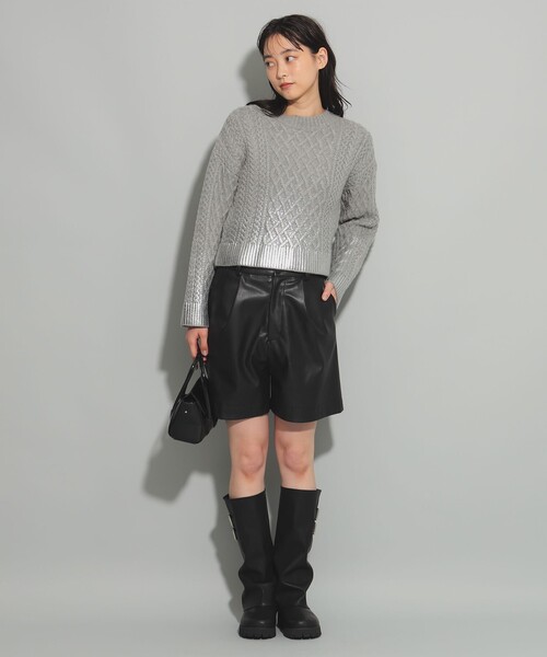 Ray BEAMS（レイビームス）の「フェイクレザー ショートパンツ（その他パンツ・レディース・ブラック・1/0）」の2枚目の写真