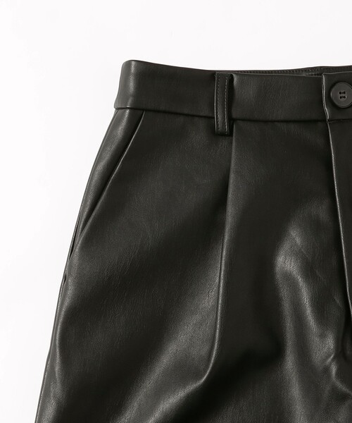 Ray BEAMS（レイビームス）の「フェイクレザー ショートパンツ（その他パンツ・レディース・ブラック・1/0）」の18枚目の写真